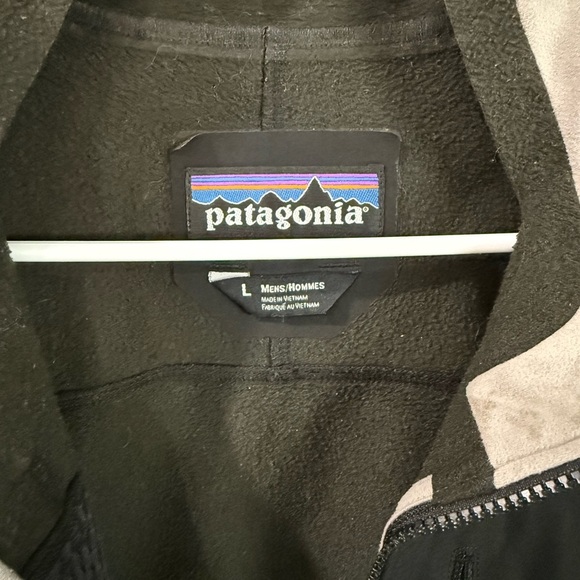 Men’s Patagonia Black Performance Jacket with Sporty Design - Picture 4 of 11